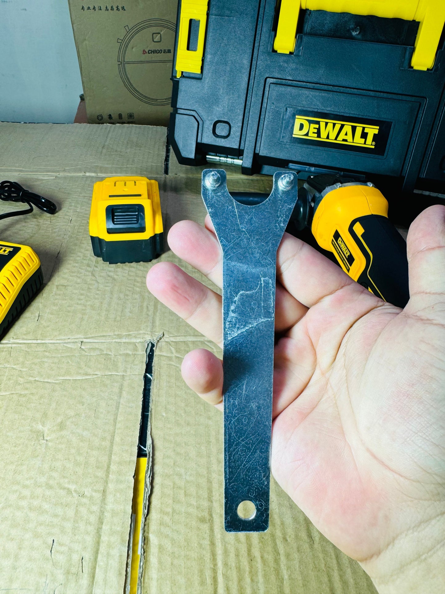 Germany lot Dewalt 88v angle power grinder