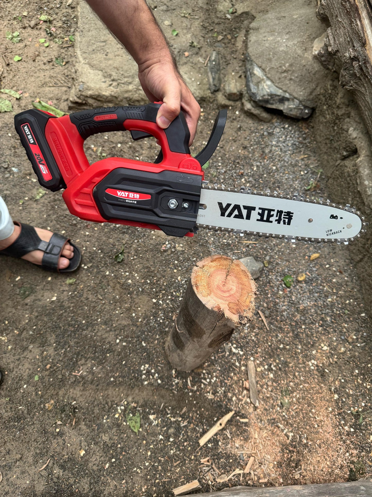 YAT Commercial Rechargeable chainsaw