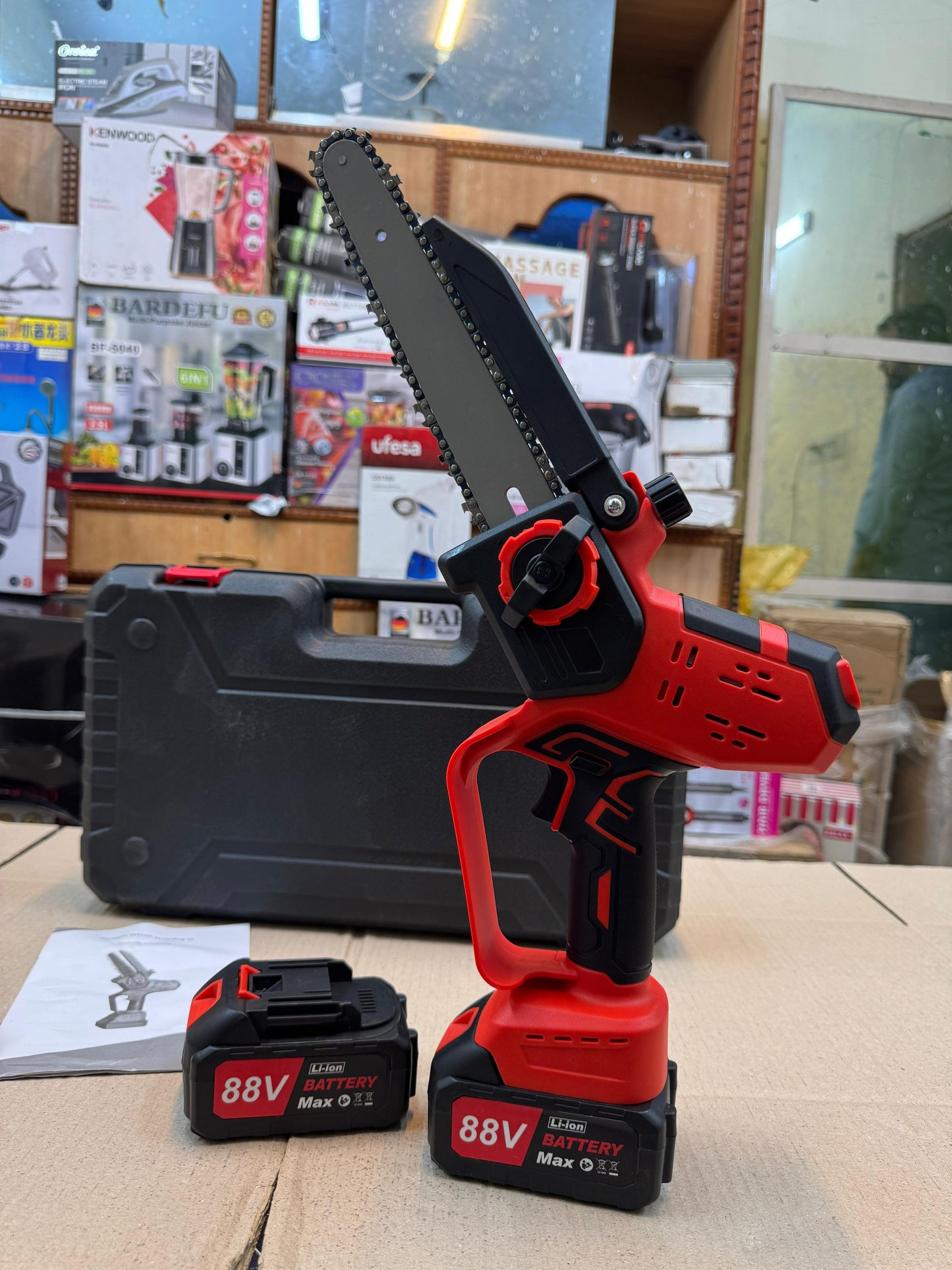 Rechargeable 88v digital chainsaw