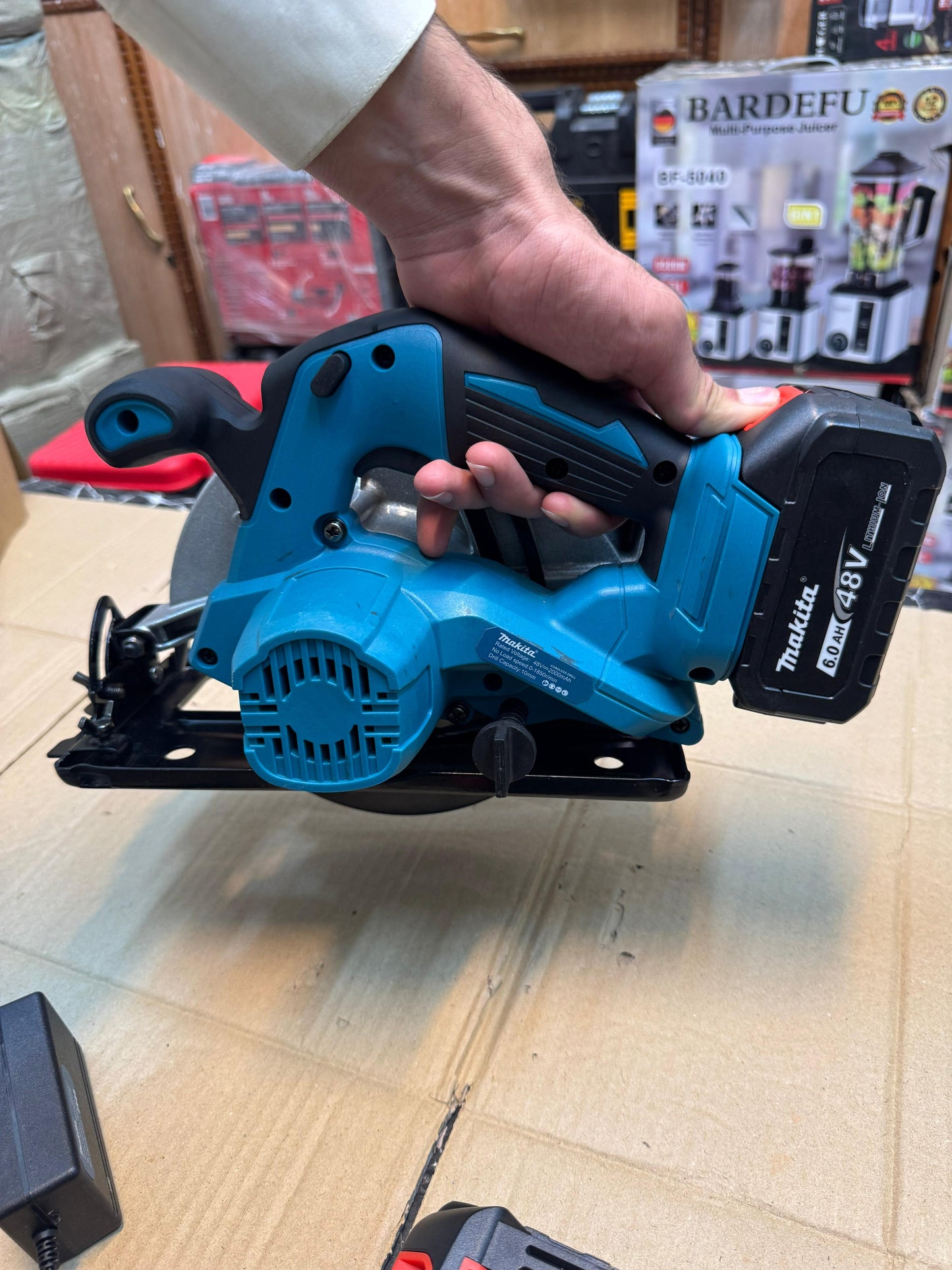MAKITA 48v 7 inch cordless circular saw