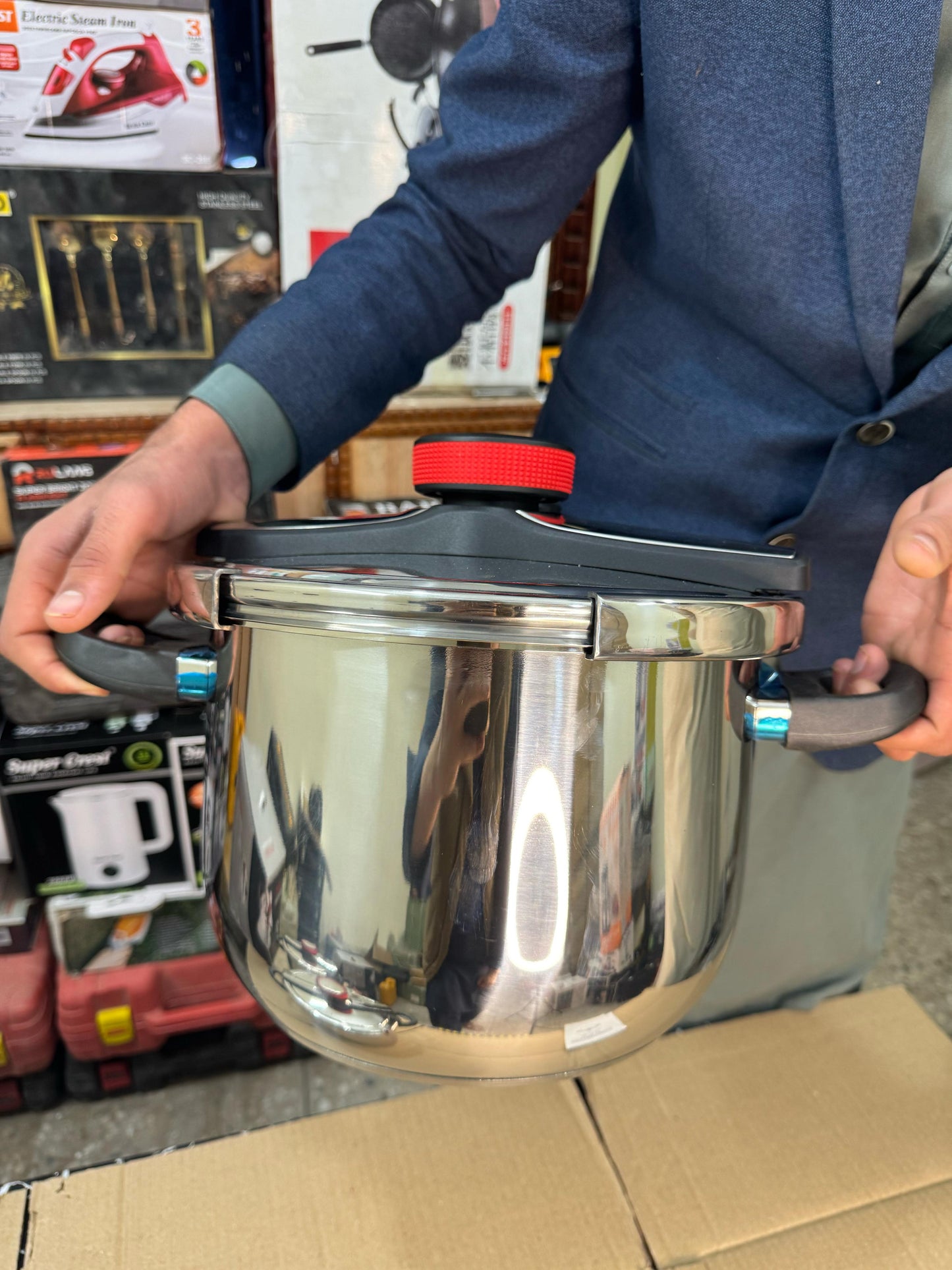 Germany lot AUTOMATIC PRESSURE COOKER 7 , 9 & 11 litter