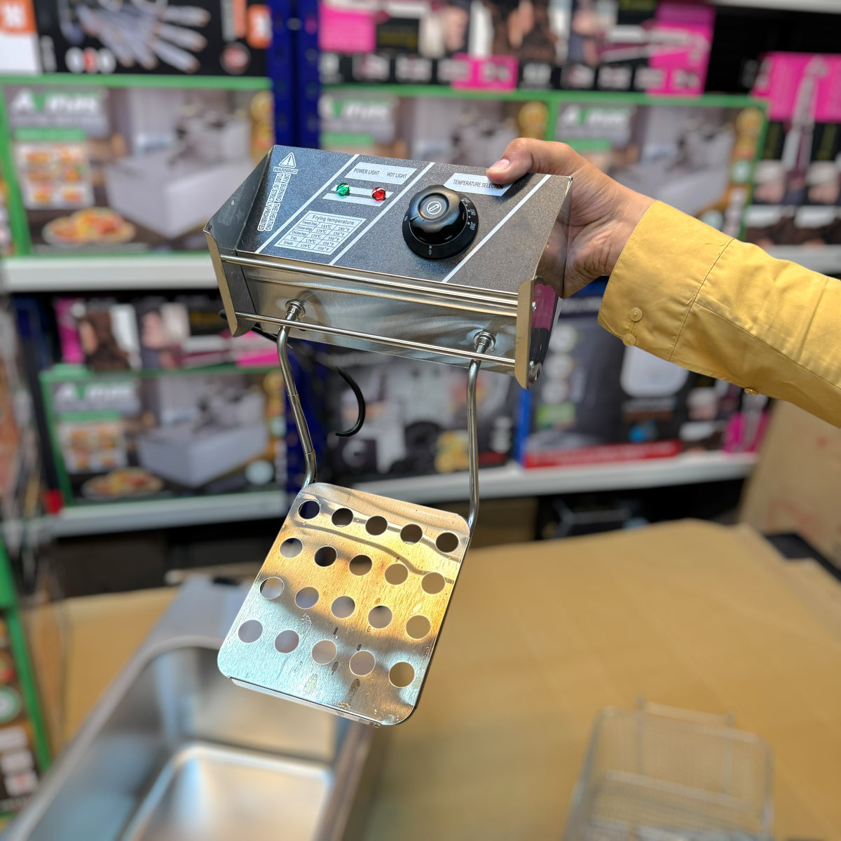 Lot Imported Avinas 6.8L Electric Deep Fryer