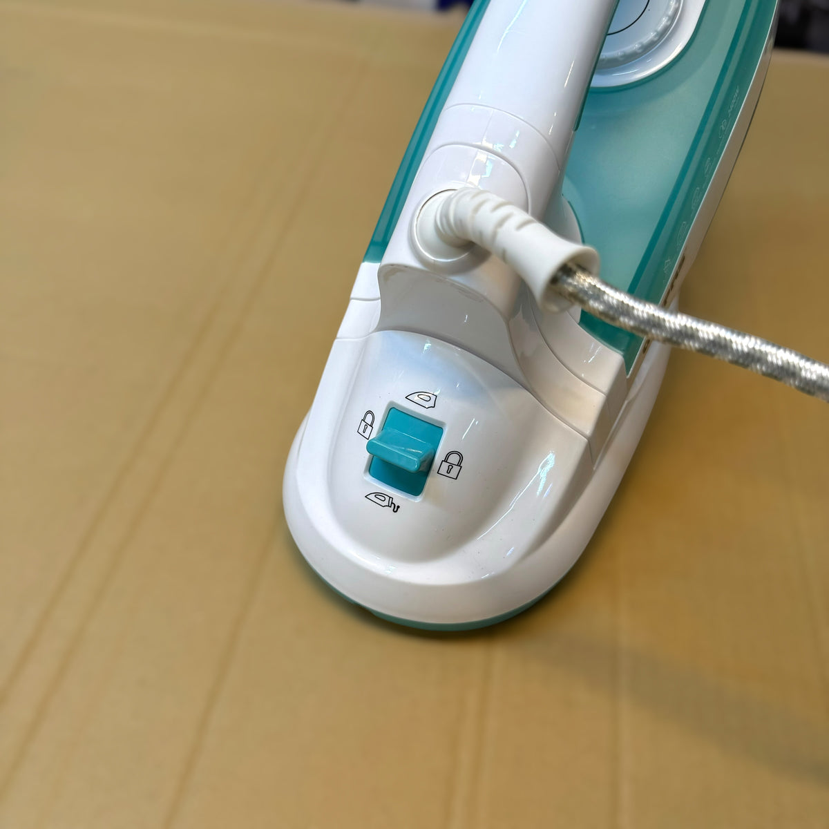 Geepas Cord & Cordless Steam Iron GSI 24015