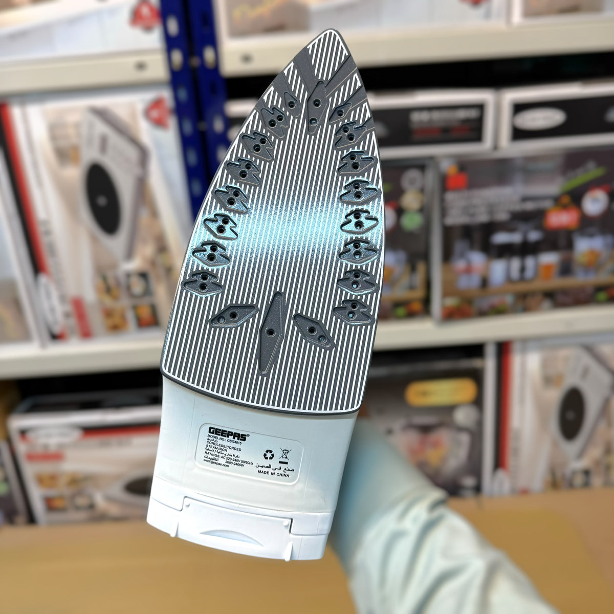 Geepas Cord & Cordless Steam Iron GSI 24015