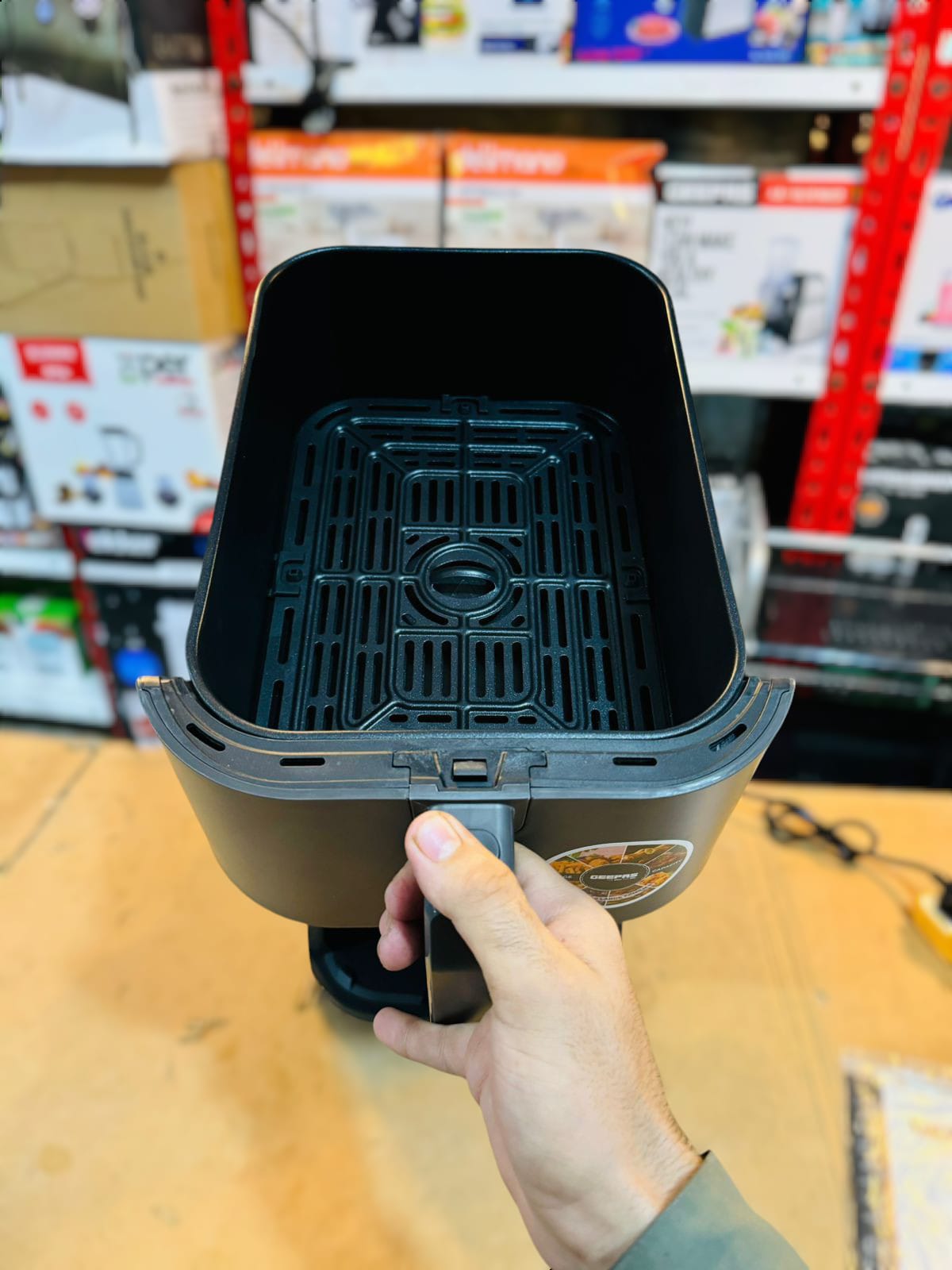 GEEPAS 8L Digital Air Fryer 1700W-37534