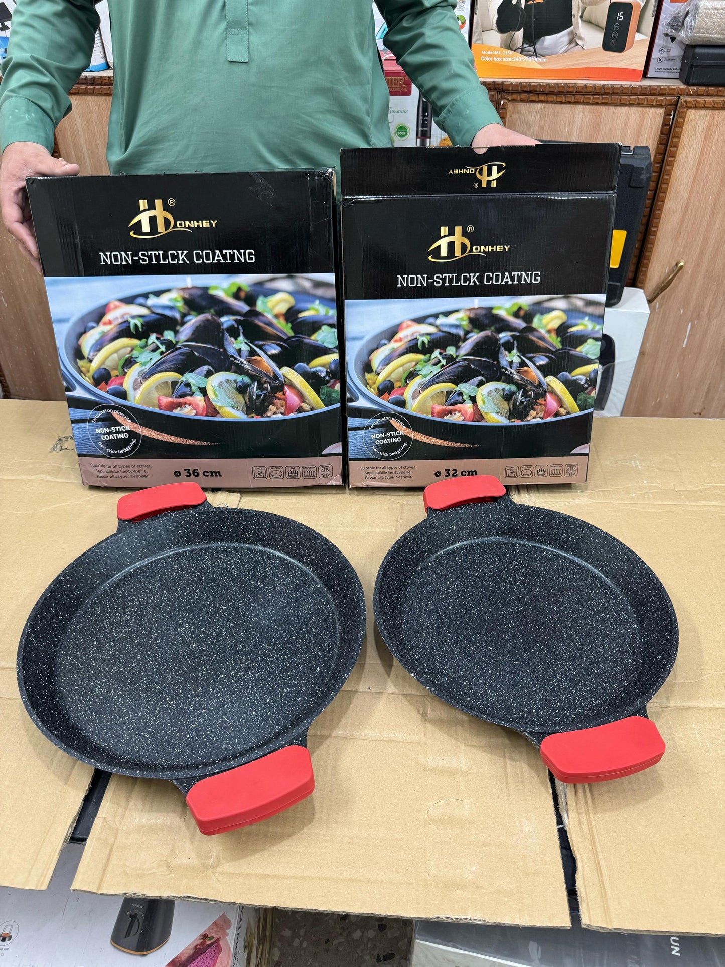 Lot imported multifunction pizza pan ( tawa)