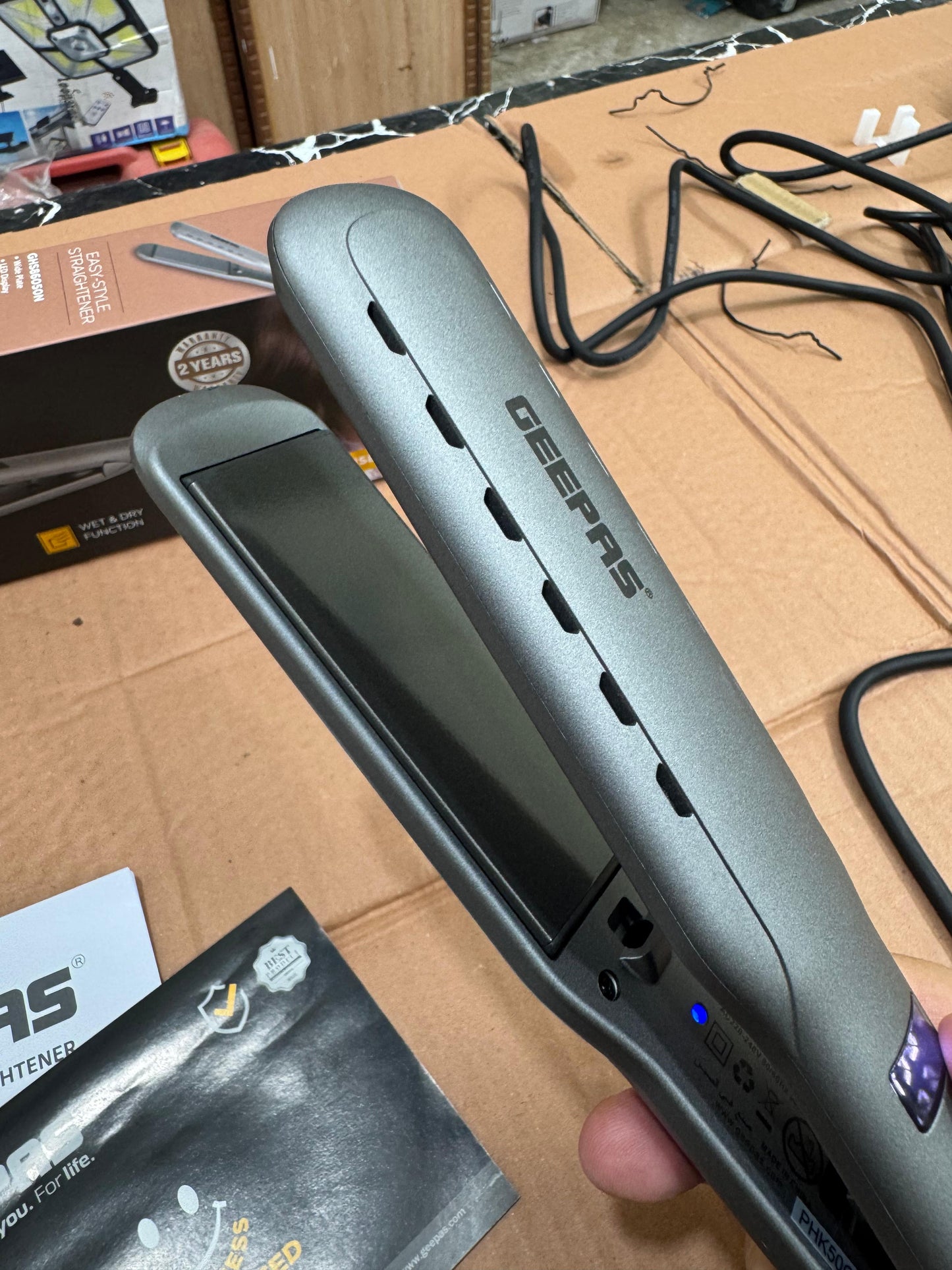 Geepas professional wet & dry hair straightener GHS 86050N