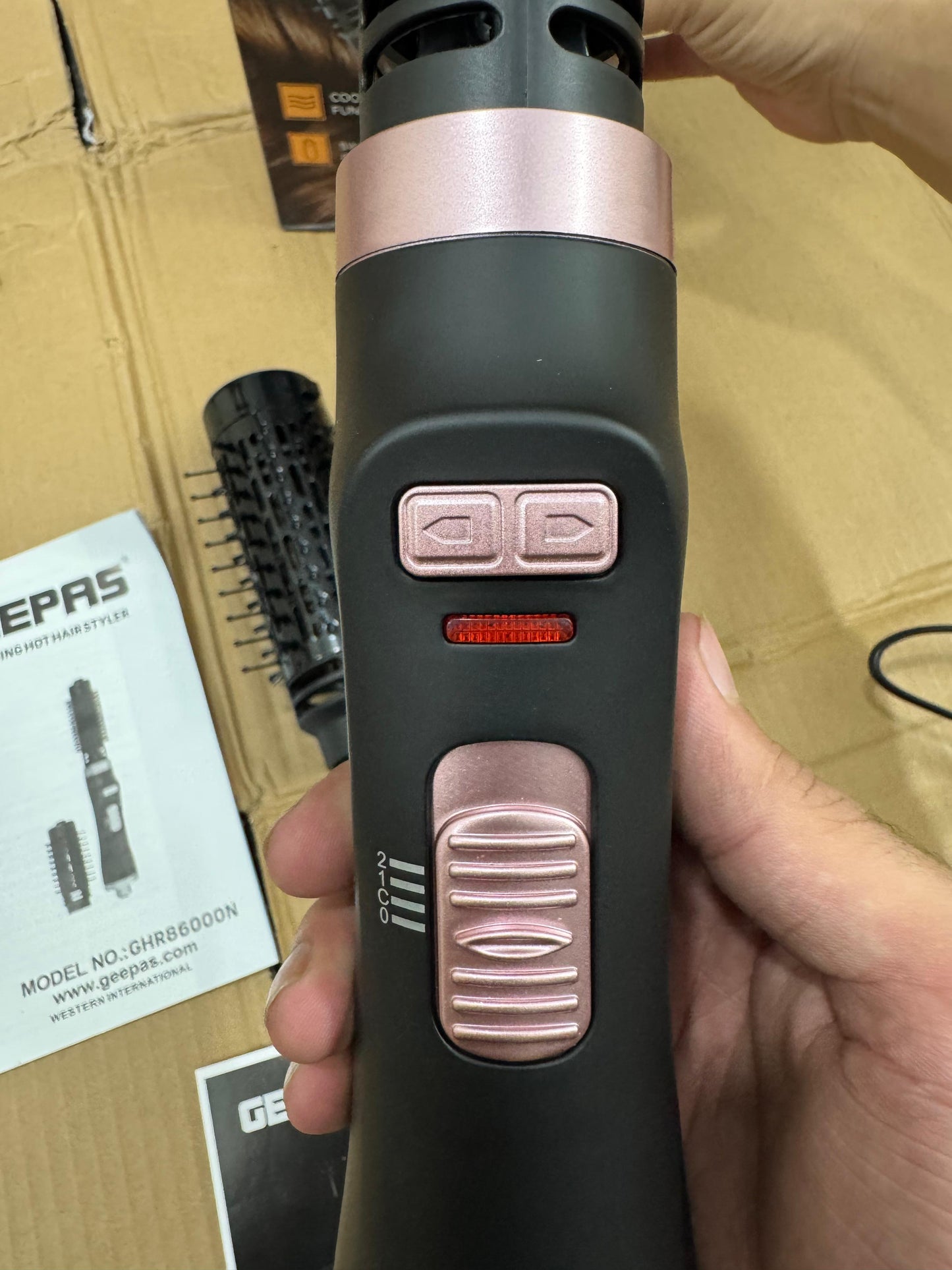 Geepas rotating hot hair styler GHR 86000N ( hair dryer)