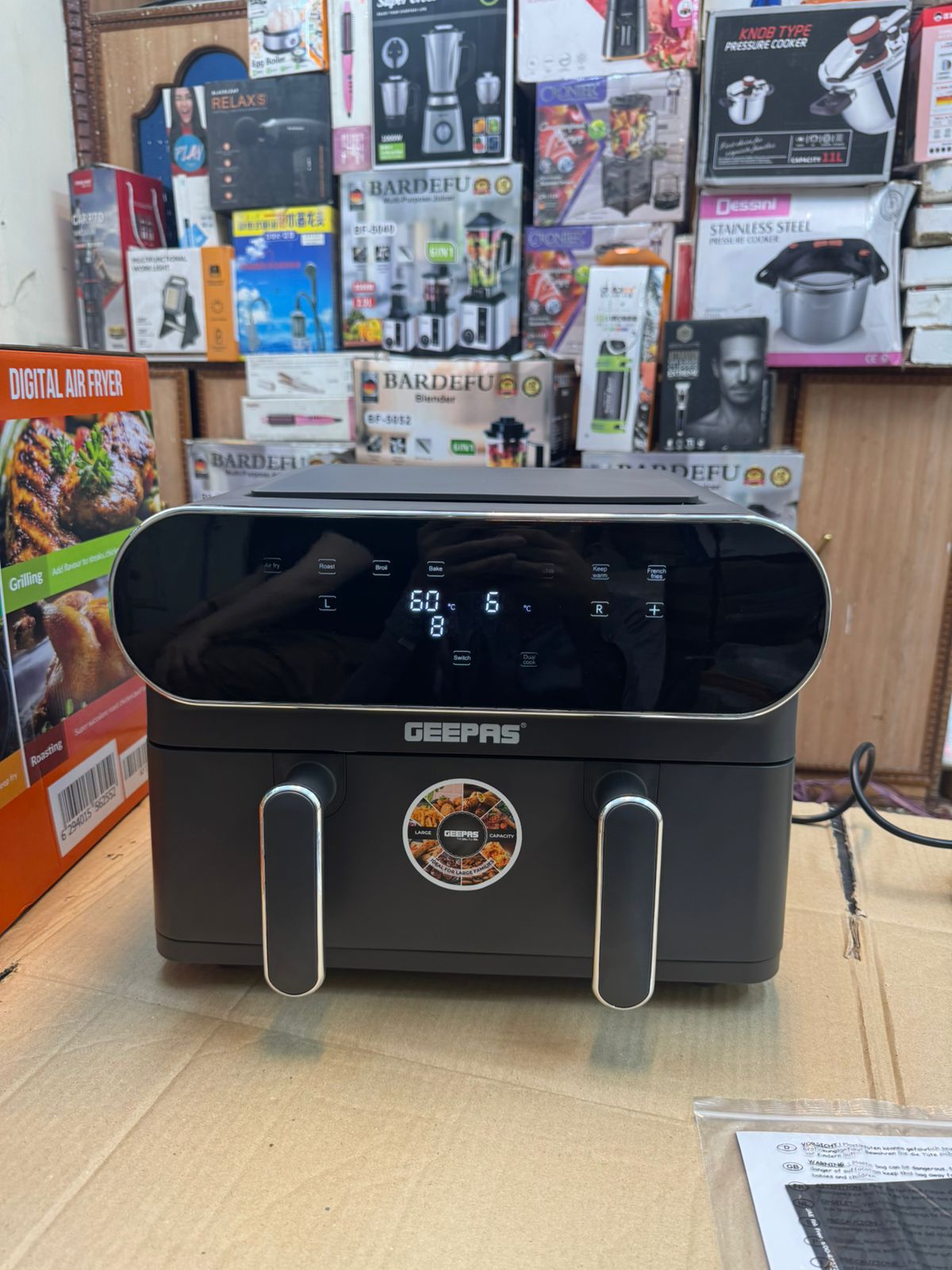 Geepas 11L Digital Air Fryer GAF37532 1700W