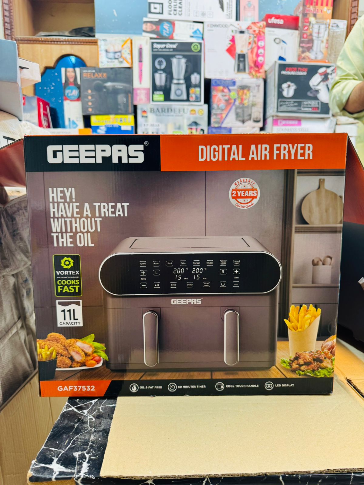 Geepas 11L Digital Air Fryer GAF37532 1700W