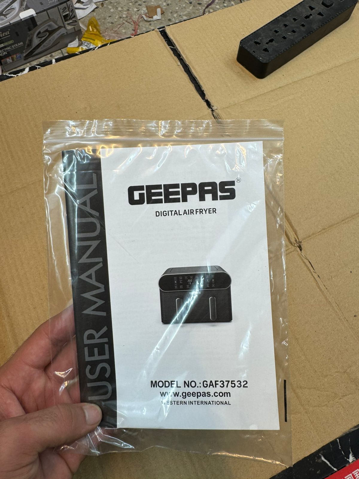 Geepas 11L Digital Air Fryer GAF37532 1700W