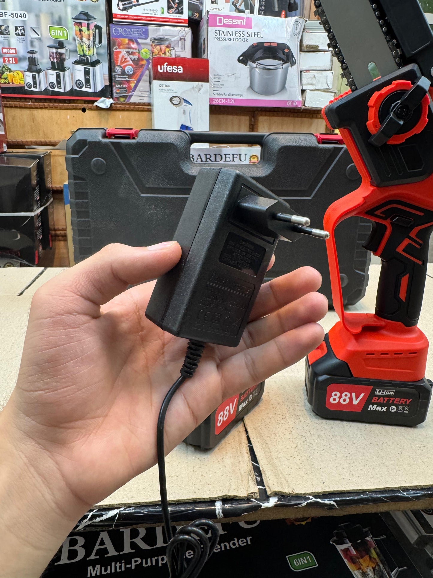 Rechargeable 88v digital chainsaw