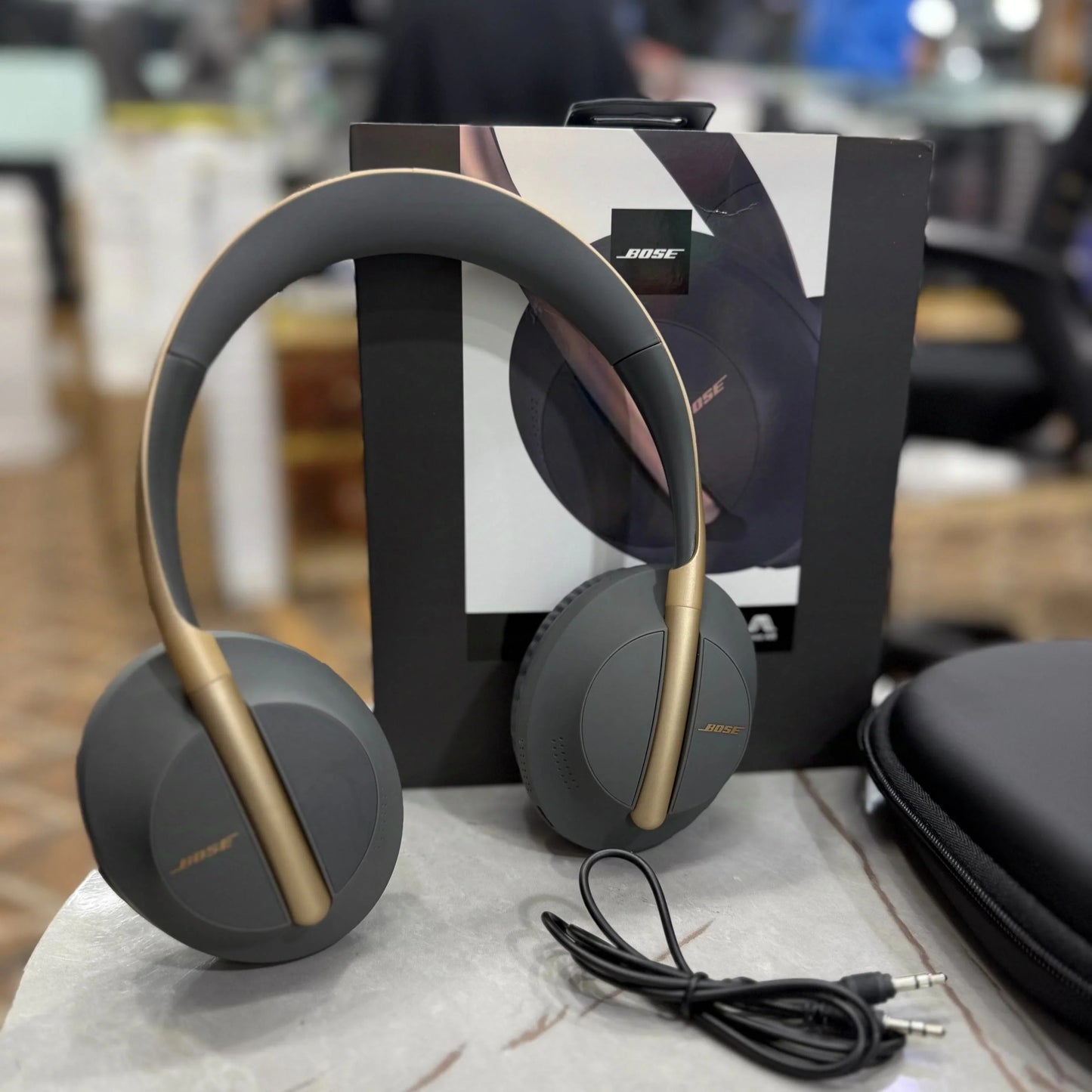 Bose Noise Cancelling Wireless Bluetooth Headphone Built in Mic with Superior voice pickup 30 Hours Backup