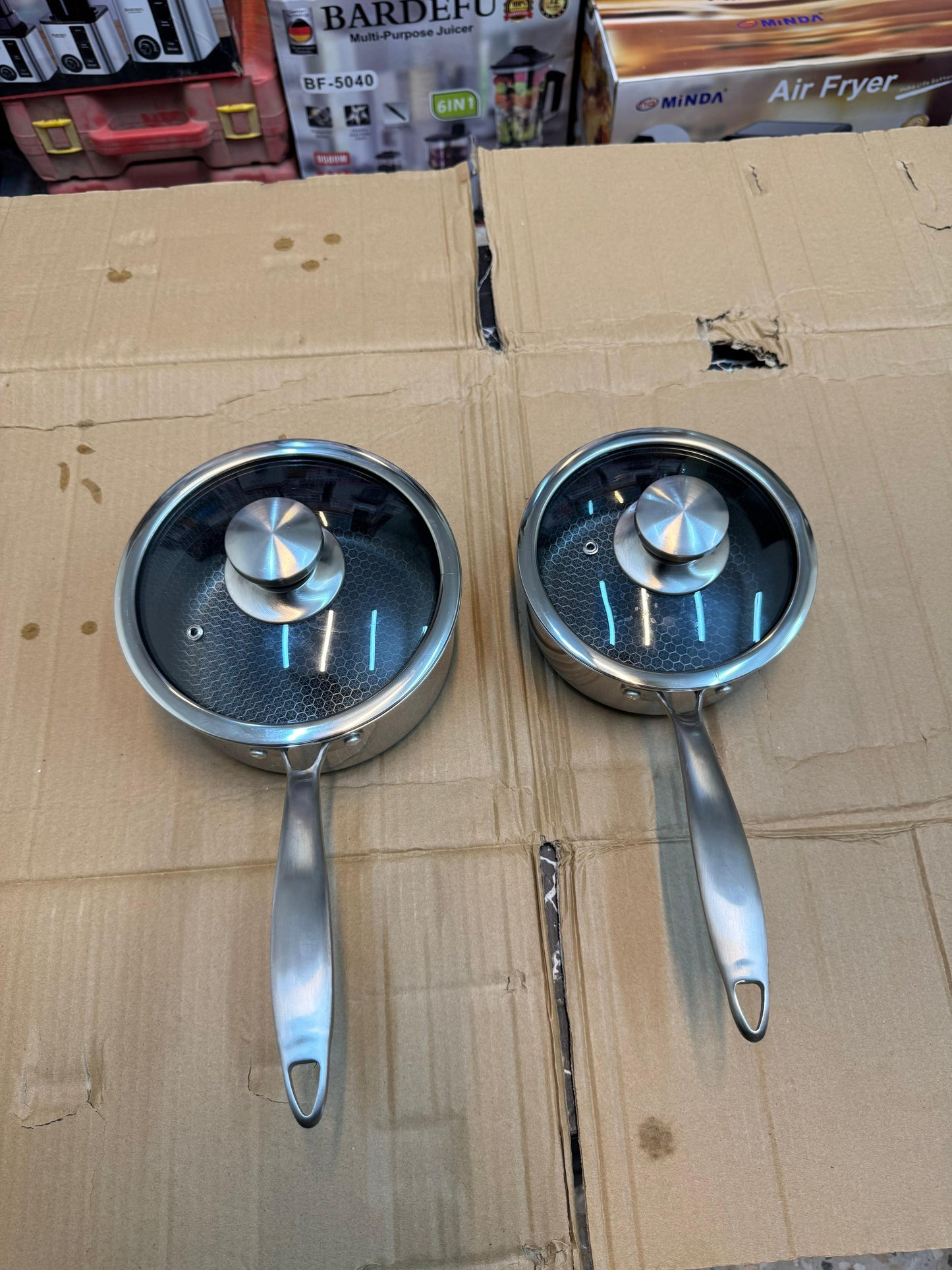 Honeycomb lesser coating sauce pan