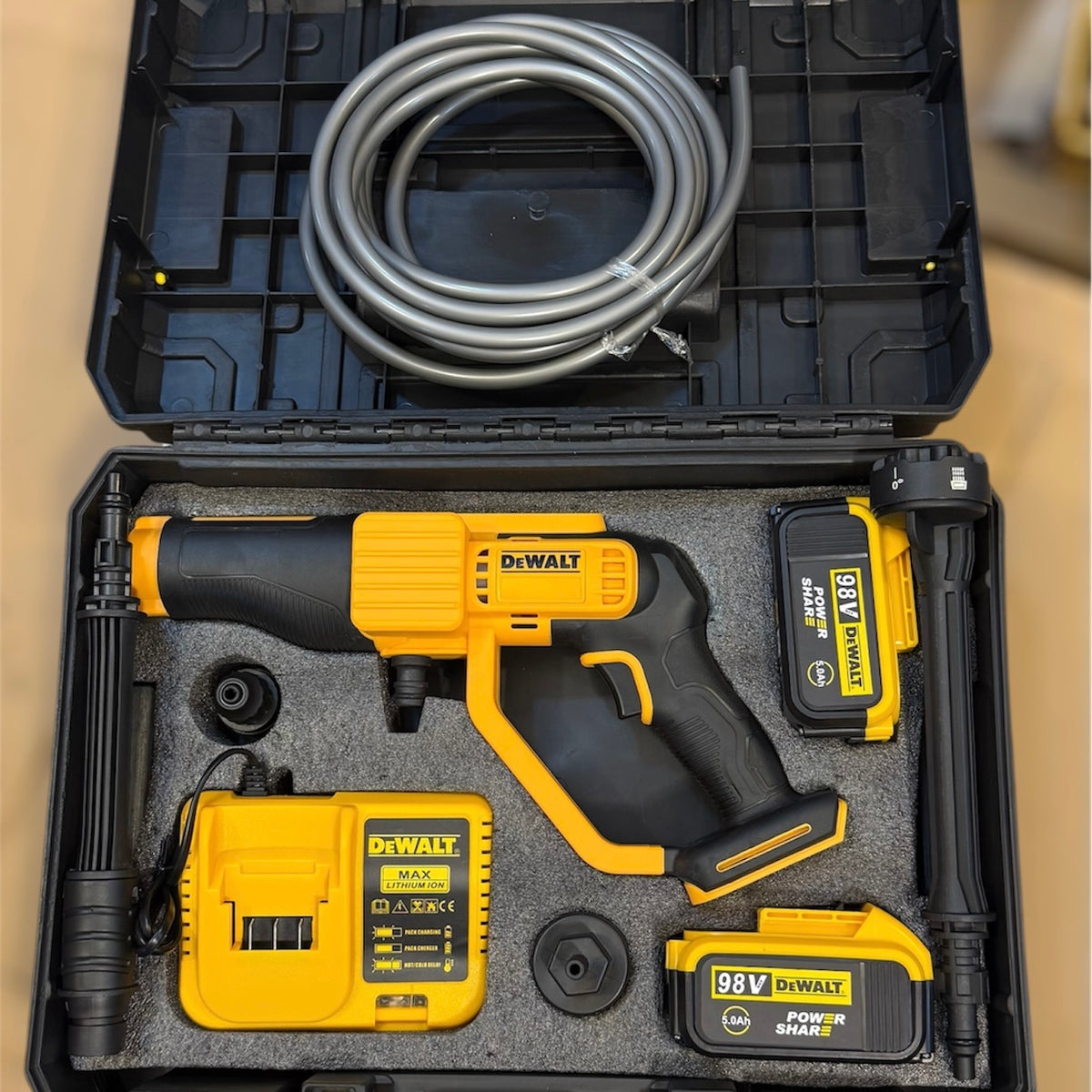 DeWalt Rechargeable Pressure Washer ( car & solar washer )