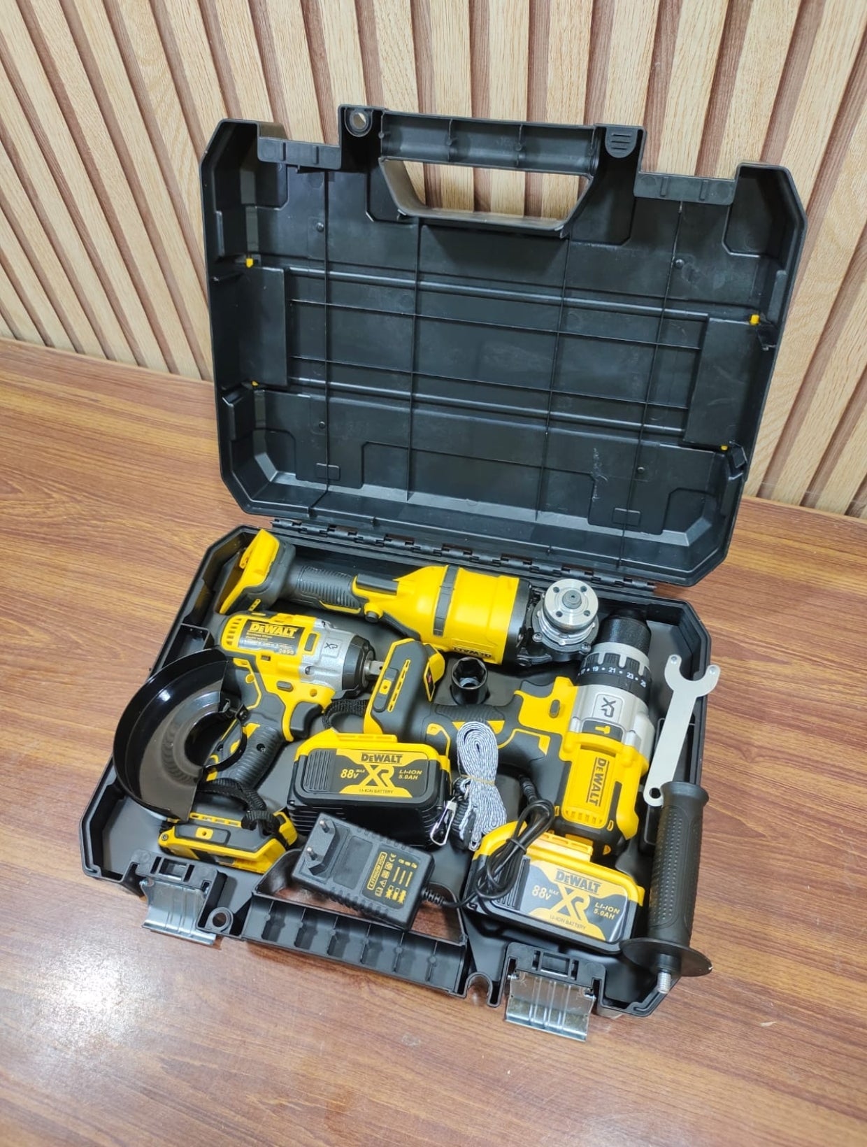 Original Dewalt 3 in 1 drill machine set