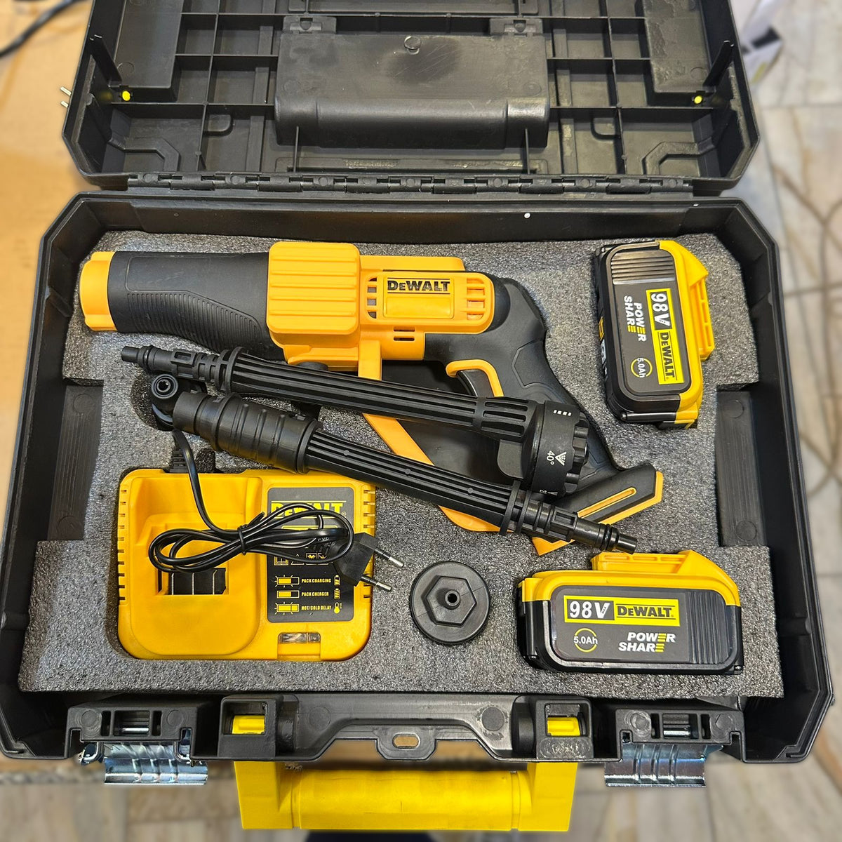 DeWalt Rechargeable Pressure Washer ( car & solar washer )